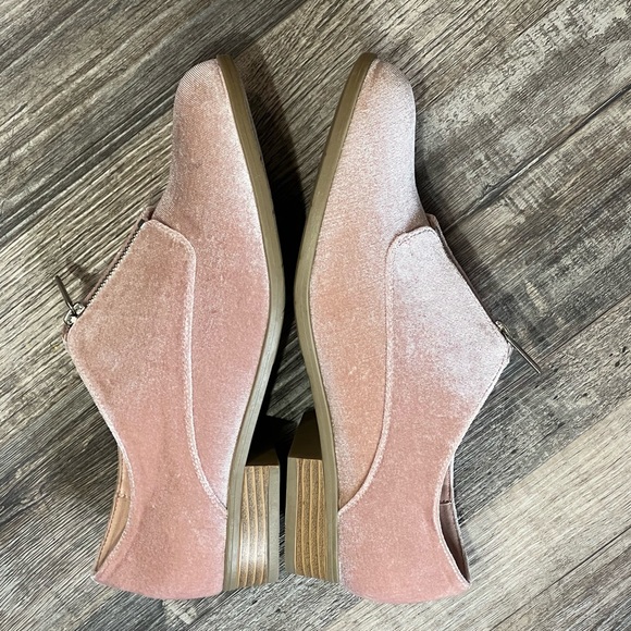 Shoe Dazzle Pink Velvet Zip Up Loafers (NWOT) Size: 10 / Item# 984-18 - Picture 3 of 6